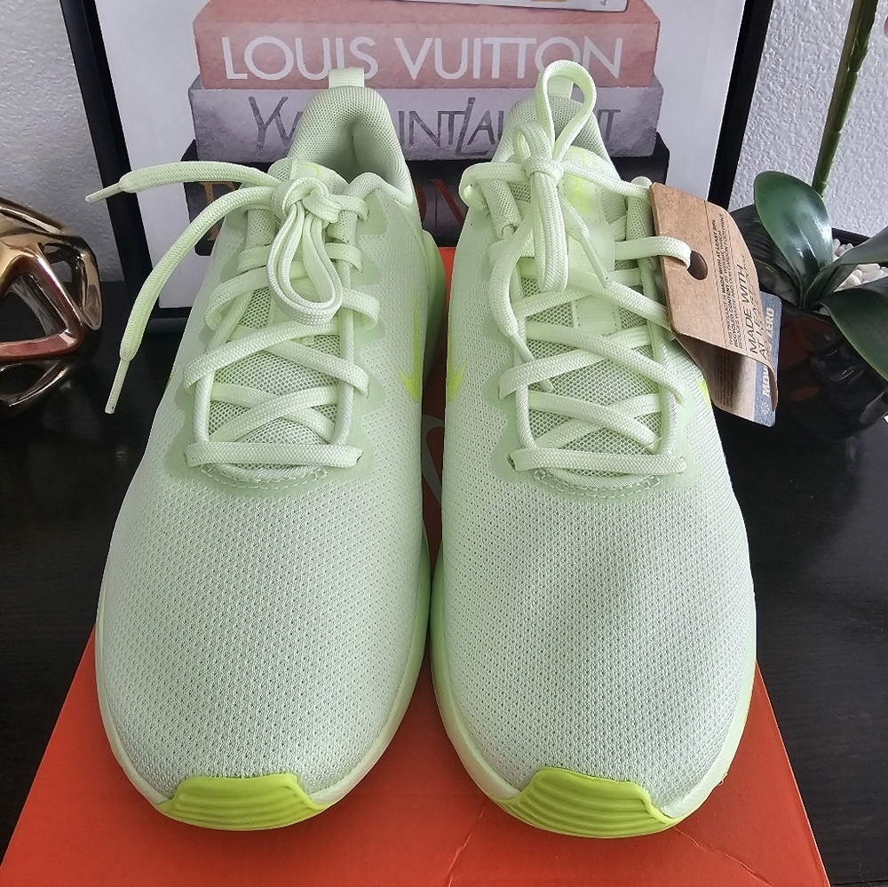Nike Bella 7 Training Shoe (Woman) Size 8.5 - Picture 2 of 8